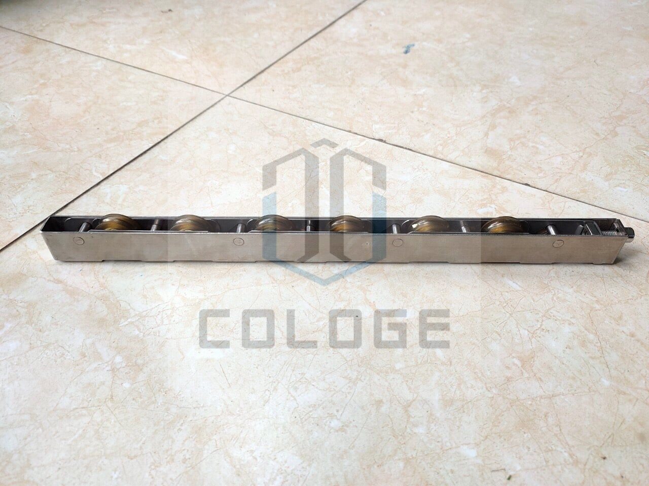 Bánh xe cửa lùa cologe - Bản xe tải trọng lớn cho nhôm cao cấp rãnh c